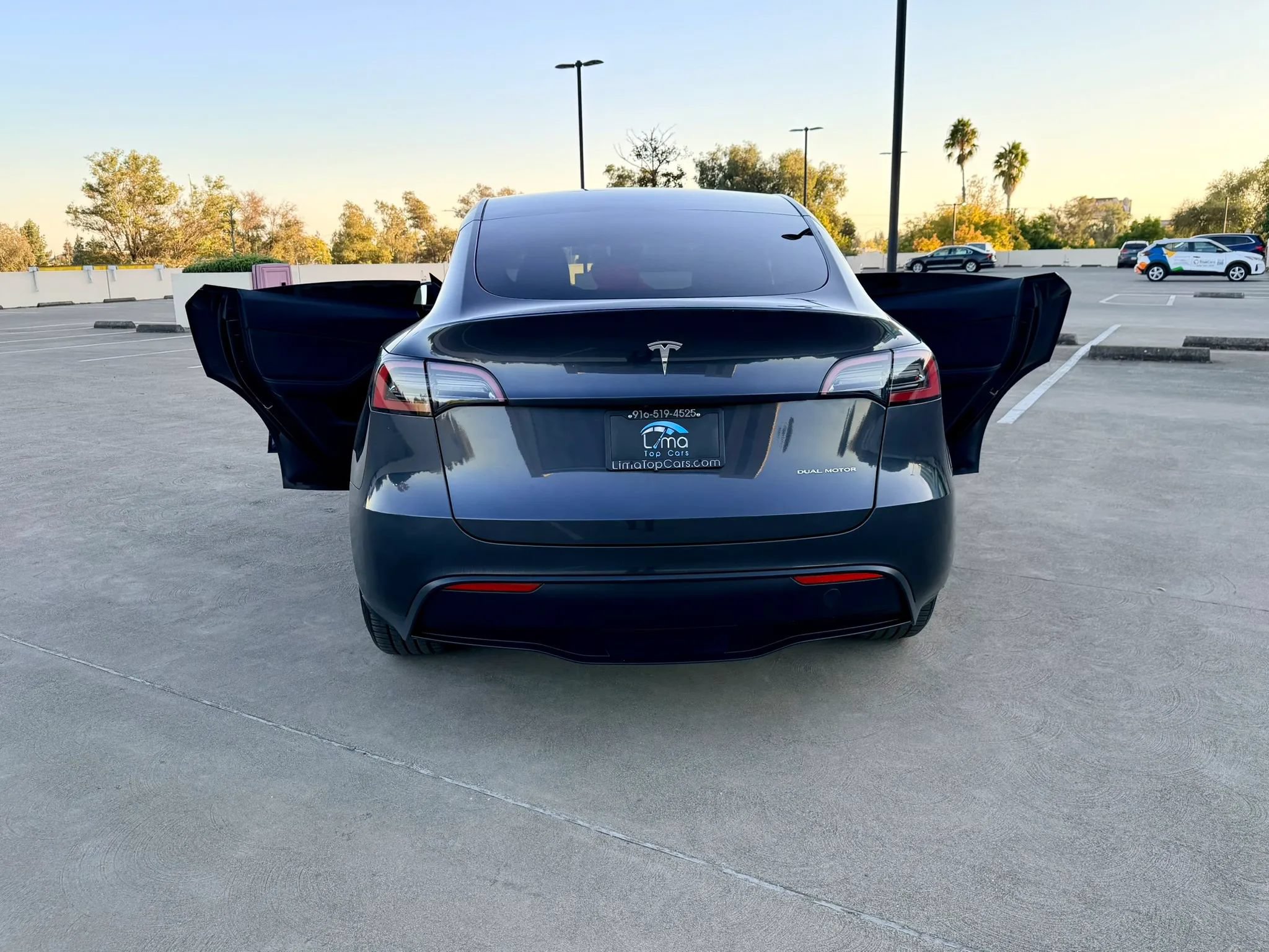 Used 2025 Tesla Model Y Long Range AWD/4WD image 34