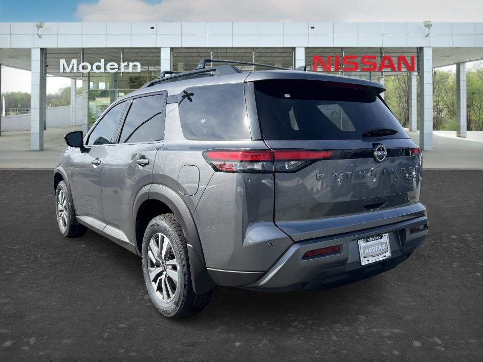New 2026 Nissan Pathfinder SL image 3