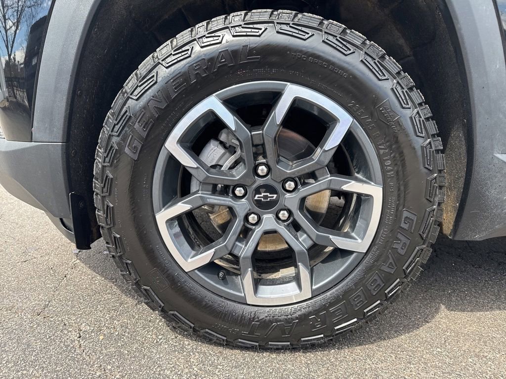 Used 2025 Chevrolet Equinox ACTIV w/ Safety and Technology Package AWD/4WD image 47