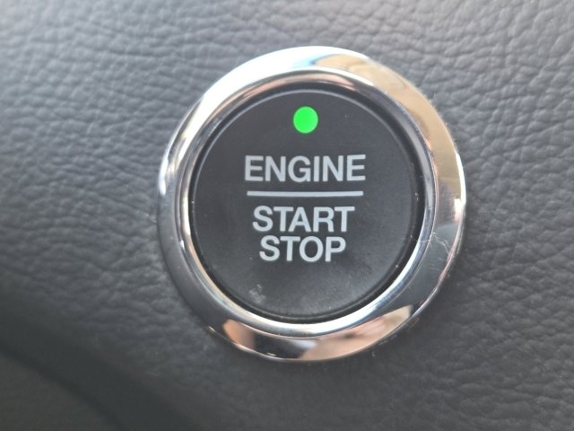 Used 2019 Ford Edge Titanium w/ Cold Weather Package AWD/4WD image 23
