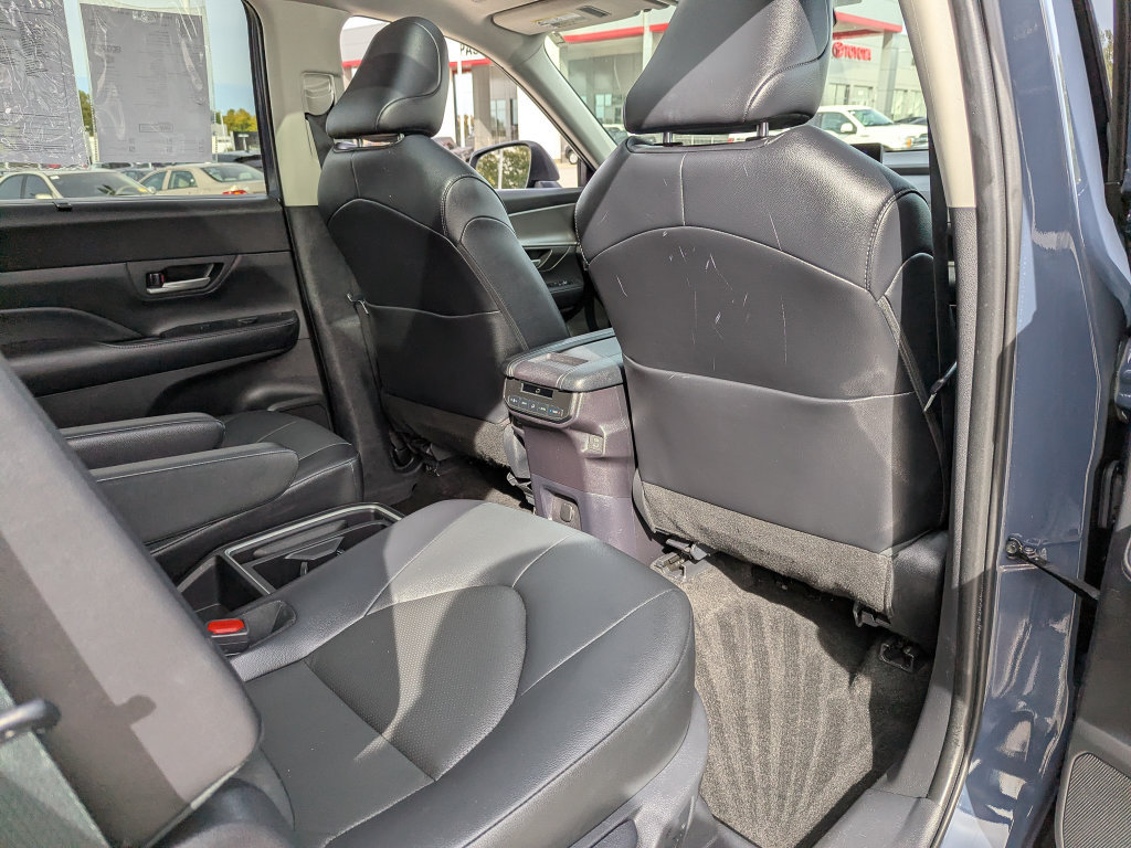 Used 2025 Toyota Grand Highlander AWD image 39
