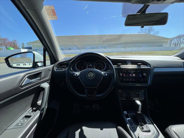 Used 2018 Volkswagen Tiguan SE w/ Panoramic Sunroof Package image 14