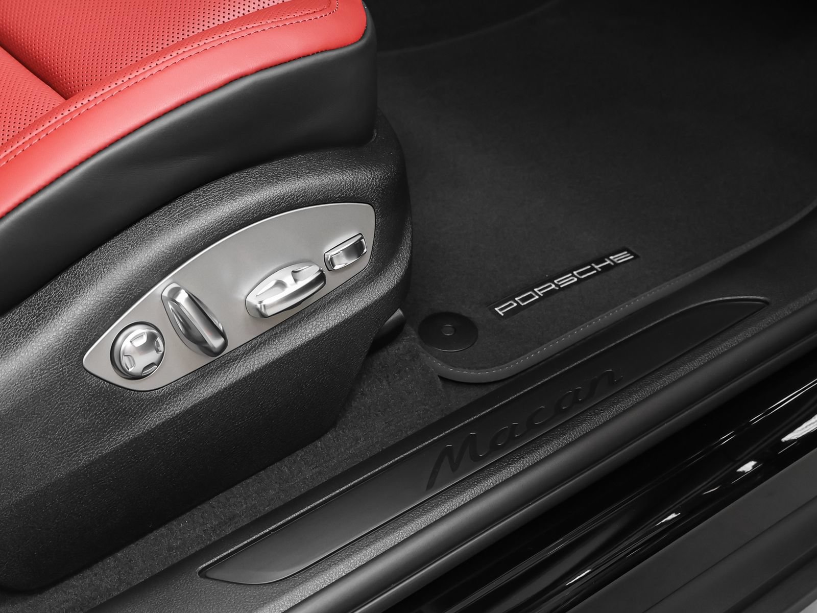 New 2026 Porsche Macan AWD/4WD image 18