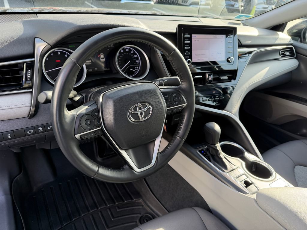Used 2022 Toyota Camry LE image 12