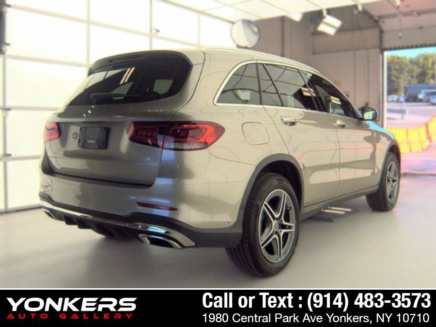 Used 2022 Mercedes-Benz GLC 300 4MATIC w/ AMG Line image 4