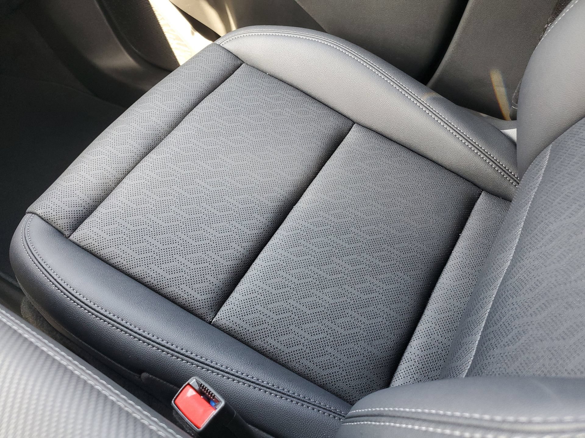 Used 2026 Chevrolet Equinox LT w/ Convenience Package II FWD image 16
