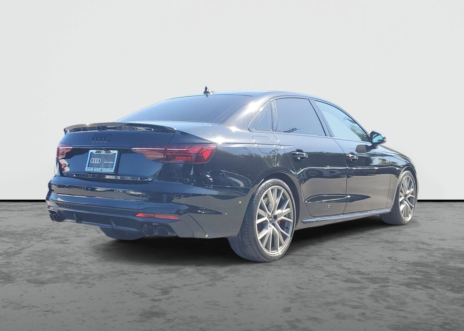 Used 2023 Audi S4 Premium Plus w/ Premium Plus Package AWD/4WD image 4