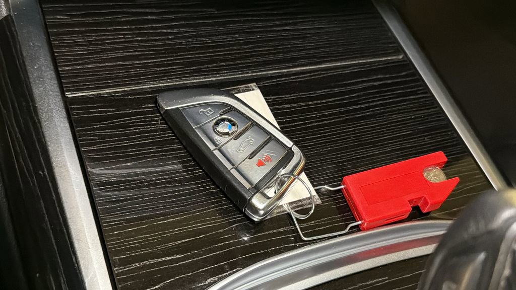 Used 2017 BMW 740e xDrive image 32