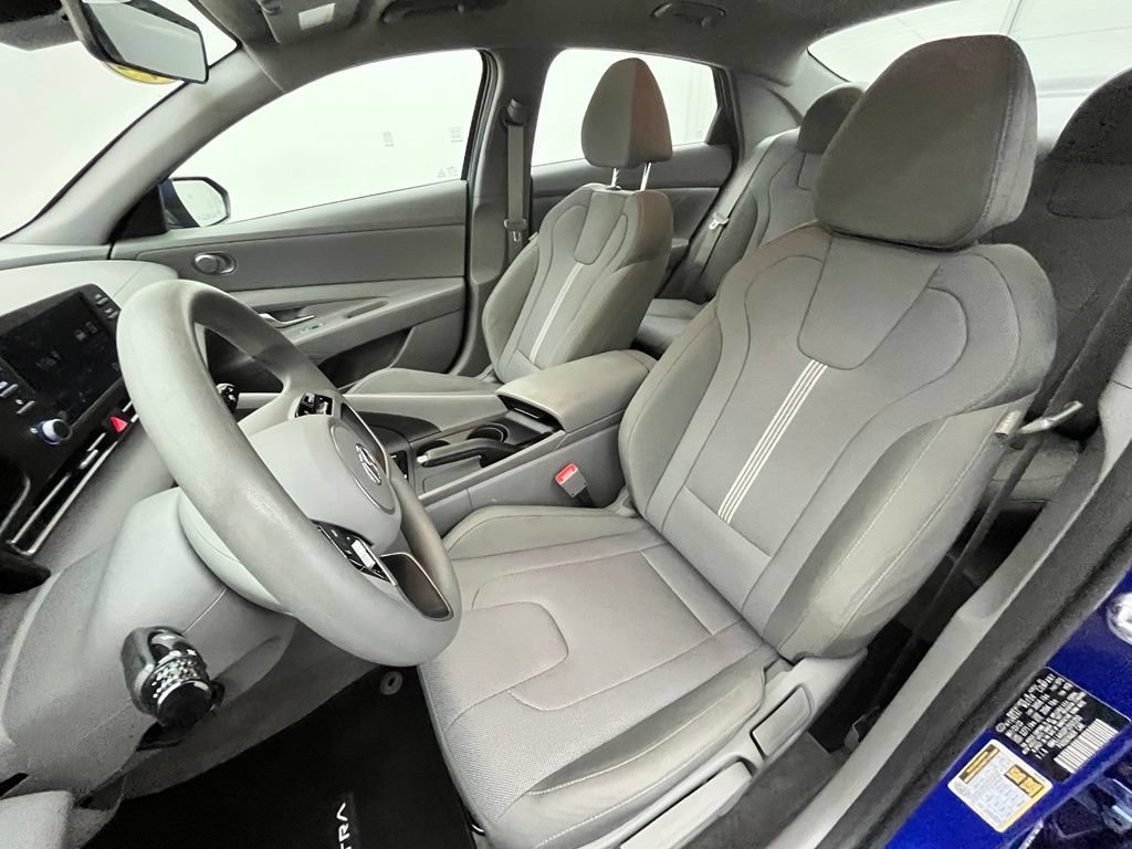 Used 2023 Hyundai Elantra SE FWD image 18