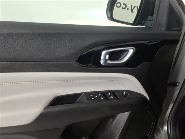 Used 2024 Jeep Compass Limited image 10