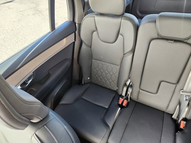 Certified 2025 Volvo XC90 B5 Core w/ Climate Package AWD/4WD image 14