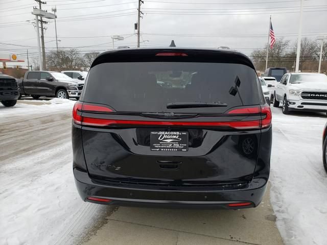 New 2026 Chrysler Pacifica Select w/ S Appearance Package FWD image 5