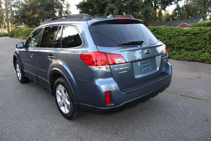 Used 2013 Subaru Outback 2.5i Limited AWD/4WD image 4