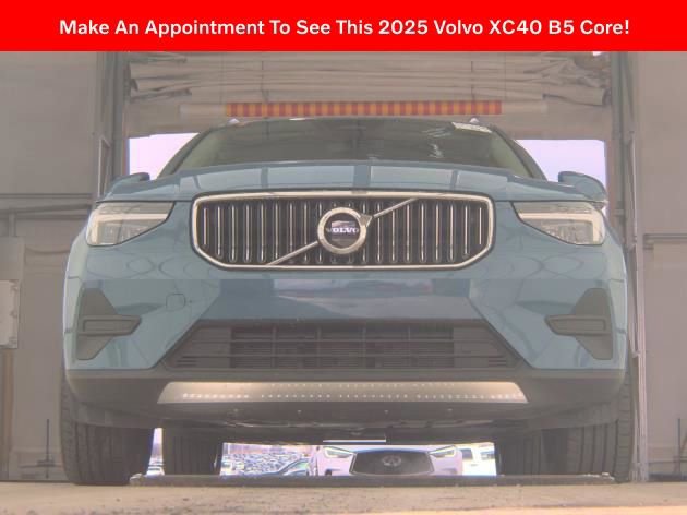 Certified 2025 Volvo XC40 B5 Core image 2