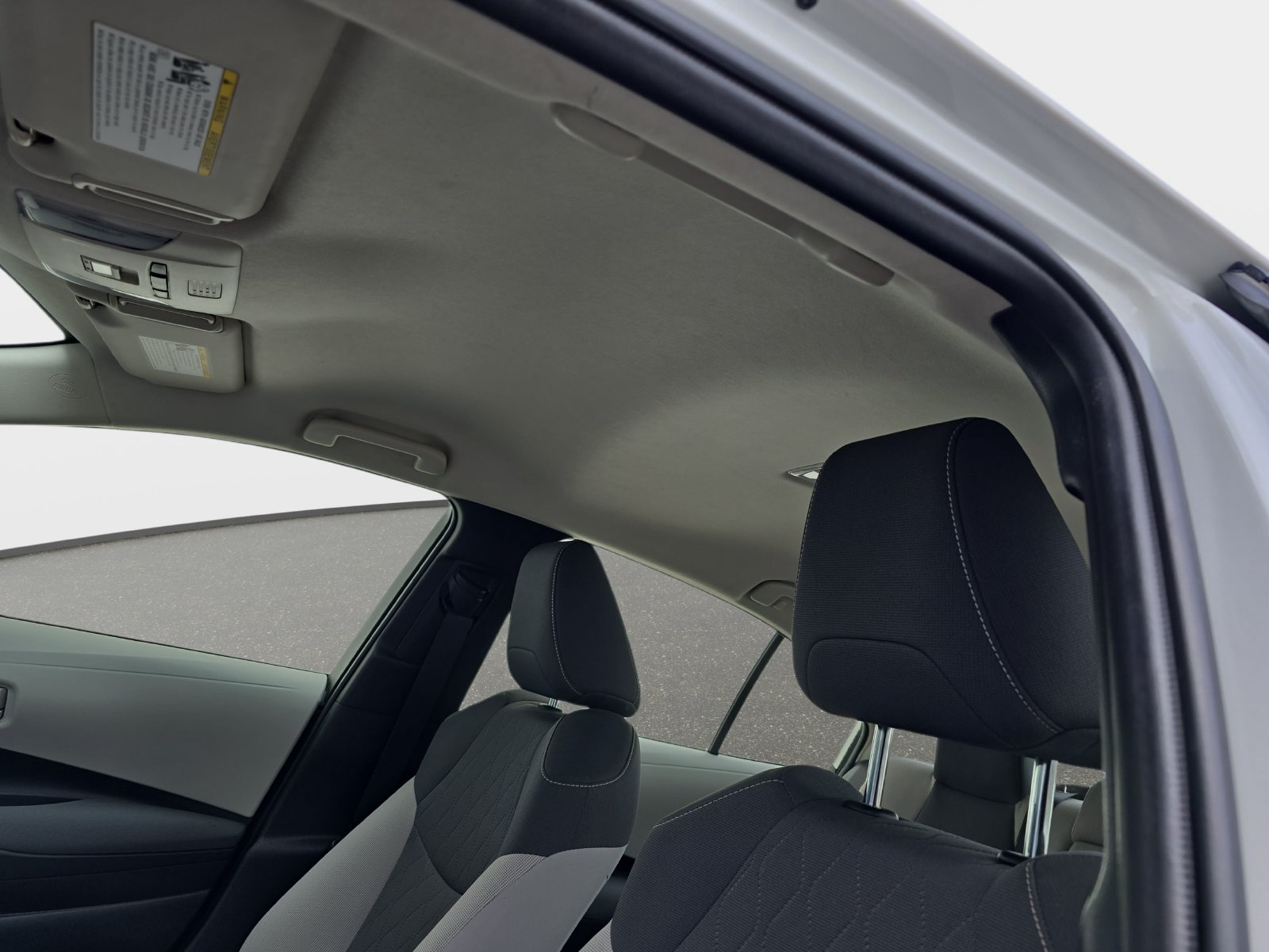 Used 2021 Toyota Corolla LE FWD image 30