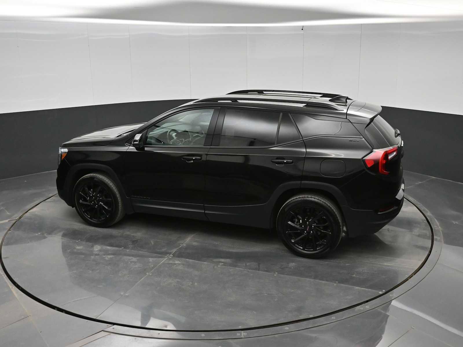 Used 2024 GMC Terrain SLT w/ Tech Package AWD/4WD image 26