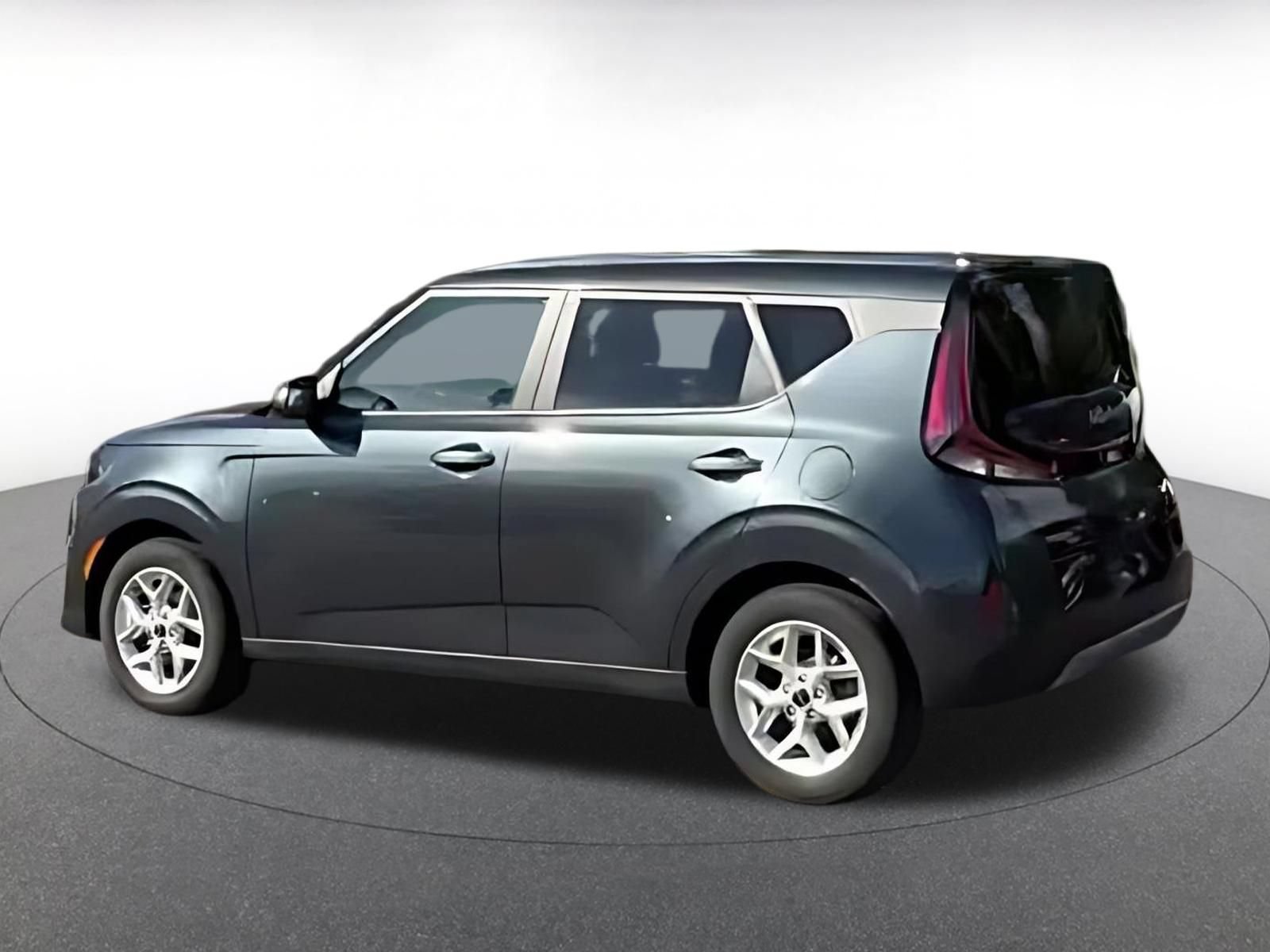 Used 2025 Kia Soul LX w/ LX Technology Package FWD image 9