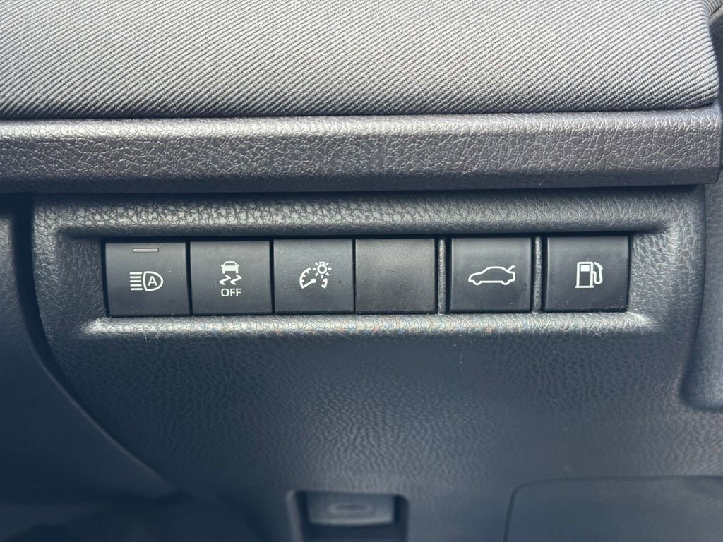 Used 2025 Toyota Camry LE image 27