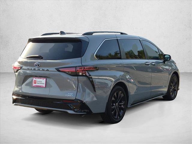Used 2024 Toyota Sienna XSE FWD image 5