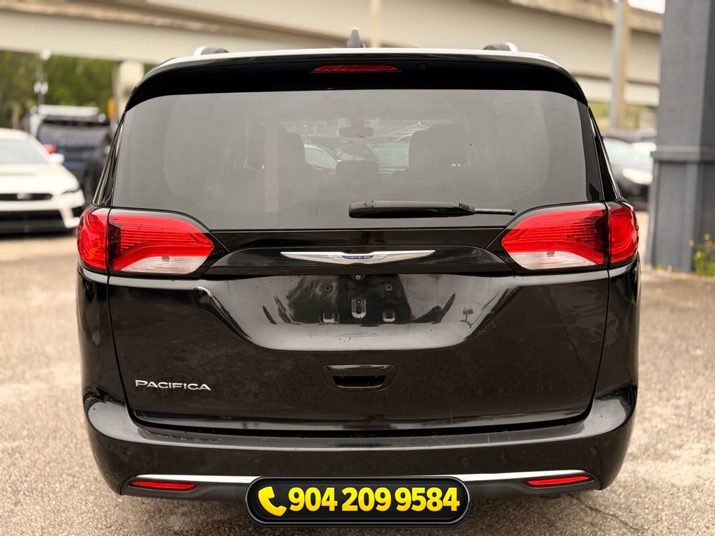 Used 2019 Chrysler Pacifica Touring-L image 6