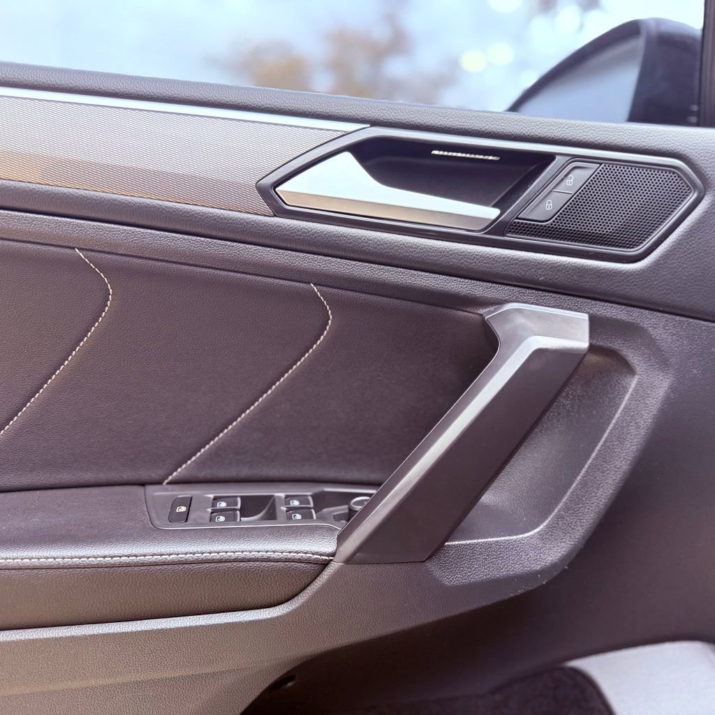 Used 2022 Volkswagen Tiguan SE R-Line image 21