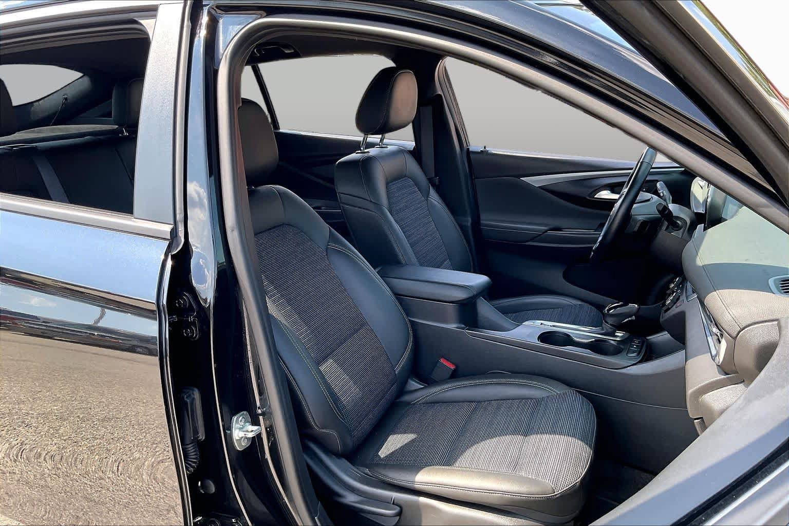 Used 2024 Buick Envista Sport Touring w/ Convenience I Package FWD image 9