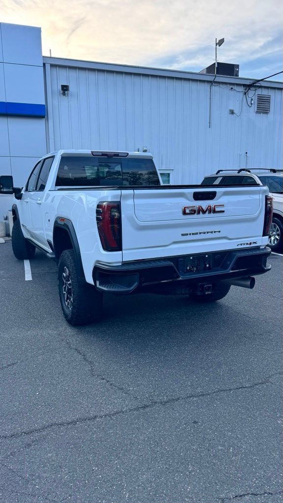 Used 2025 GMC Sierra 2500 AT4X AWD/4WD image 8