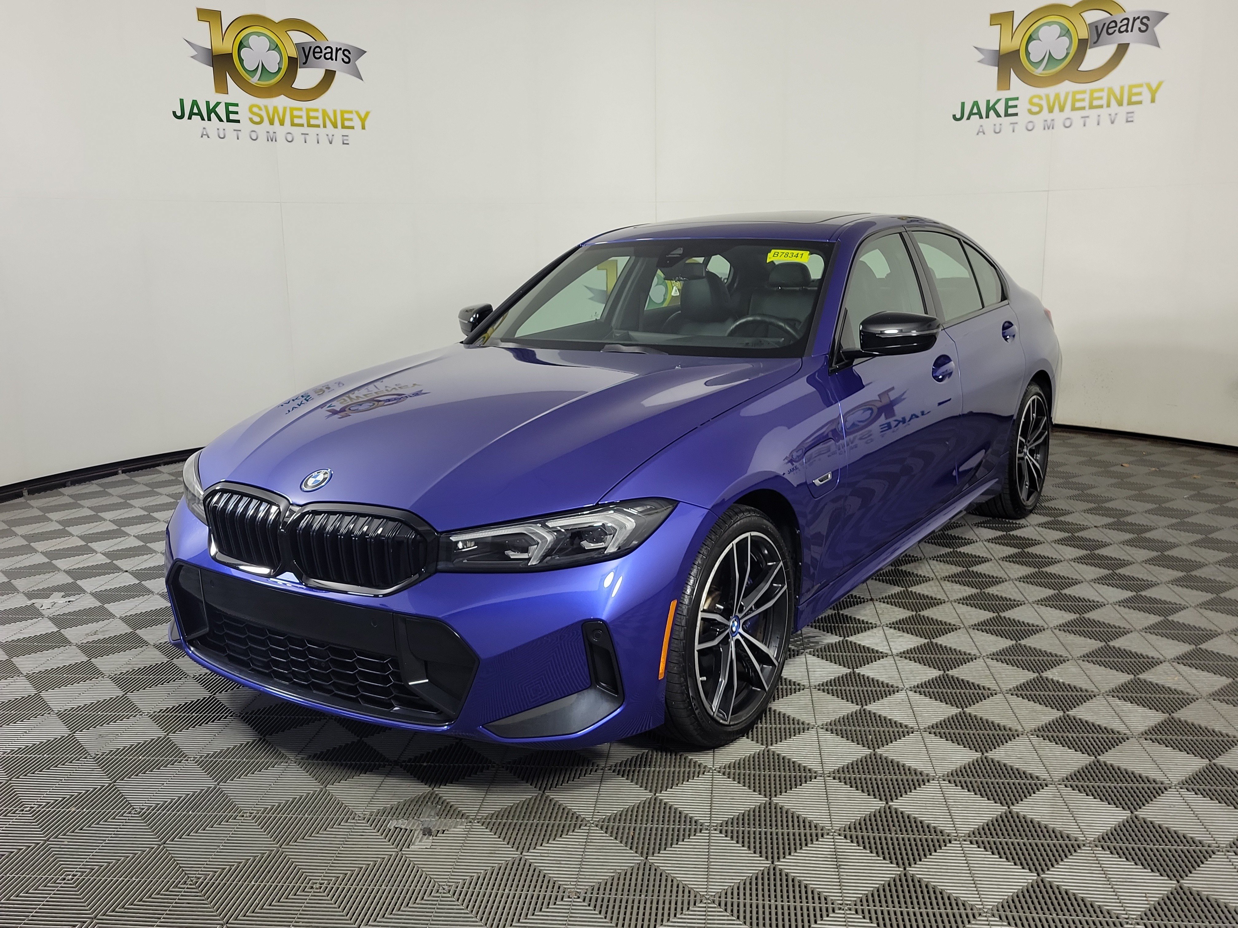 Used 2023 BMW 330e xDrive w/ M Sport Package AWD/4WD image 3