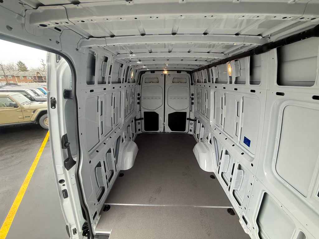 Used 2025 Mercedes-Benz Sprinter 2500 image 15
