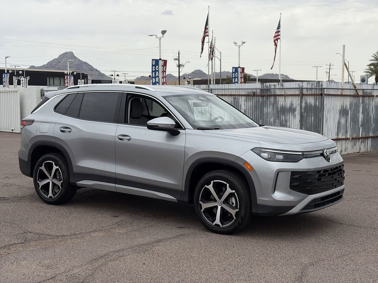 New 2026 Volkswagen Tiguan SE image 2