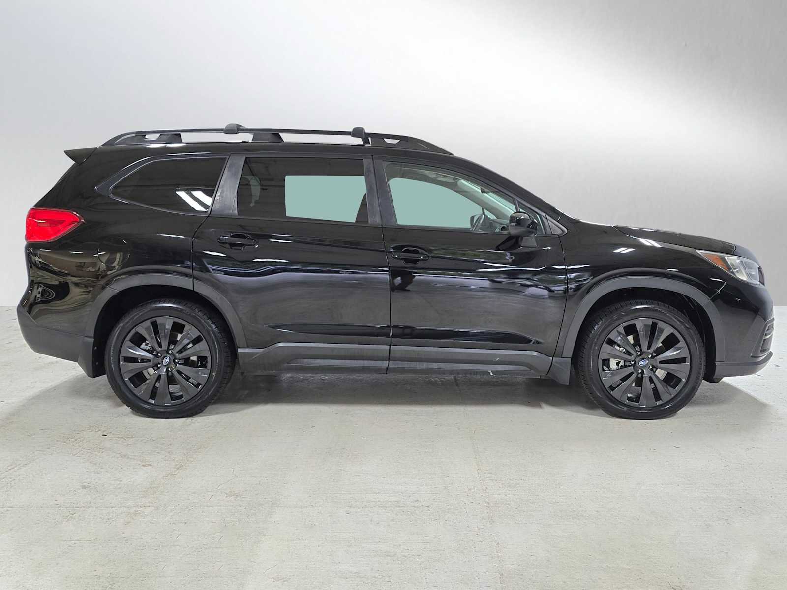 Used 2022 Subaru Ascent Onyx Edition image 2