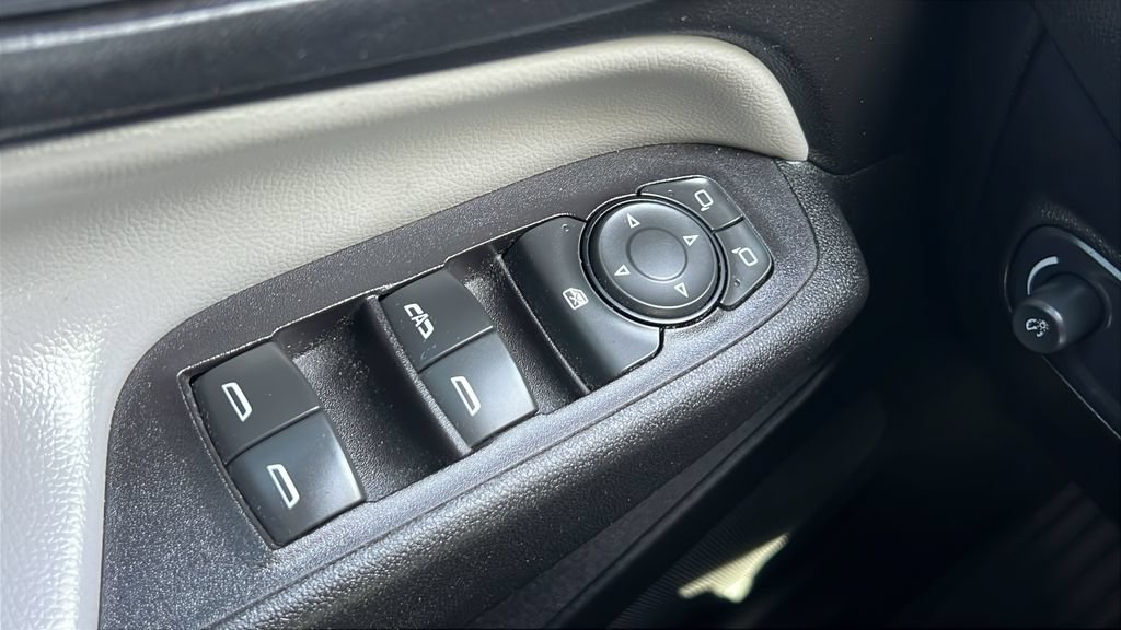 Used 2018 Chevrolet Equinox LT w/ Sun & Infotainment Package FWD image 18