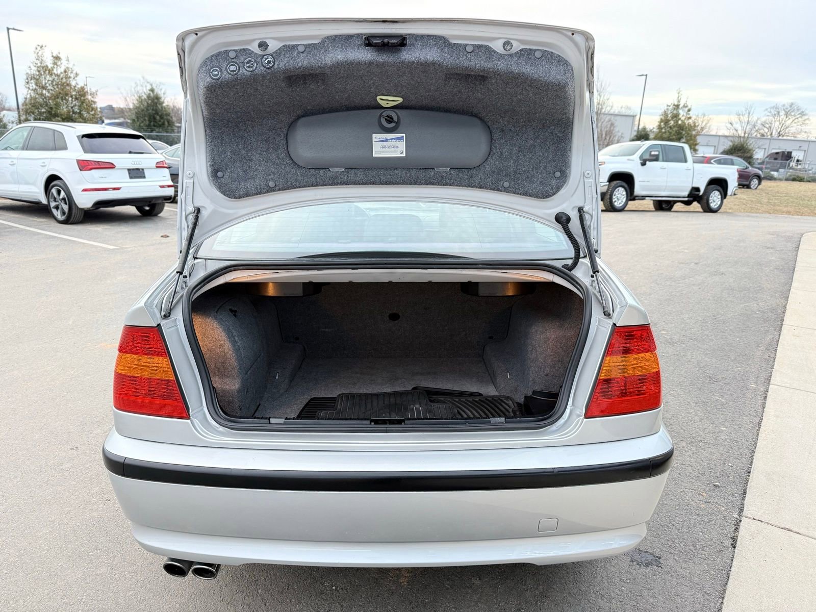 Used 2005 BMW 330xi Sedan image 46