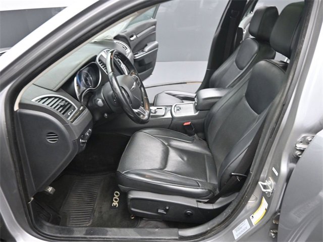Used 2017 Chrysler 300 C image 10