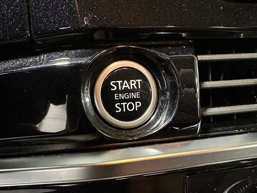 Used 2023 Nissan Pathfinder SV AWD/4WD image 17