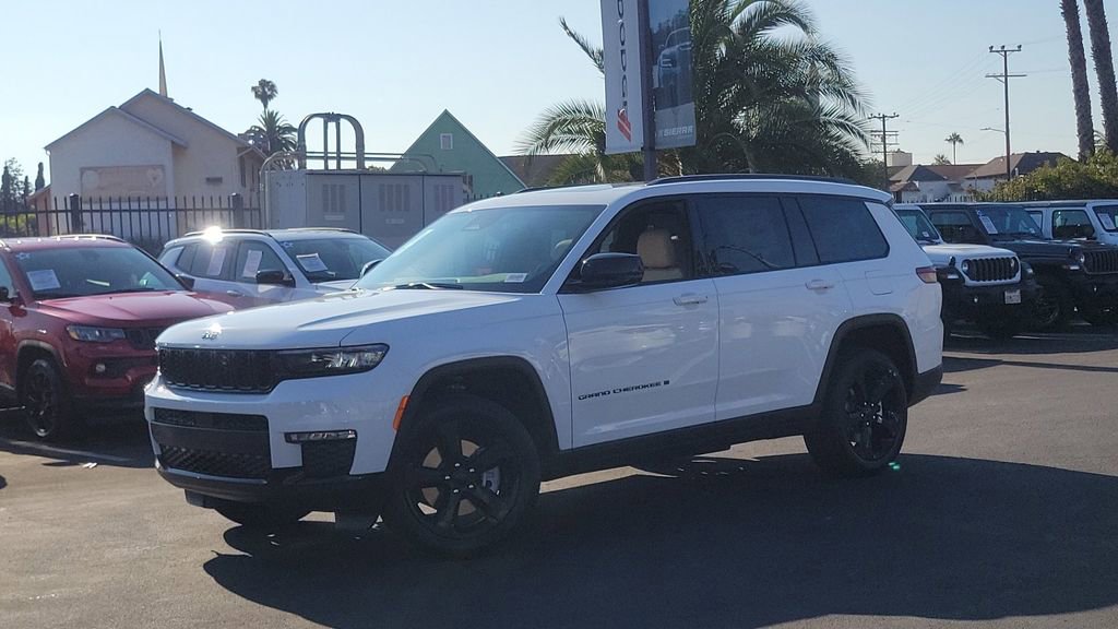 New 2025 Jeep Grand Cherokee L Limited w/ Black Appearance Package image 31