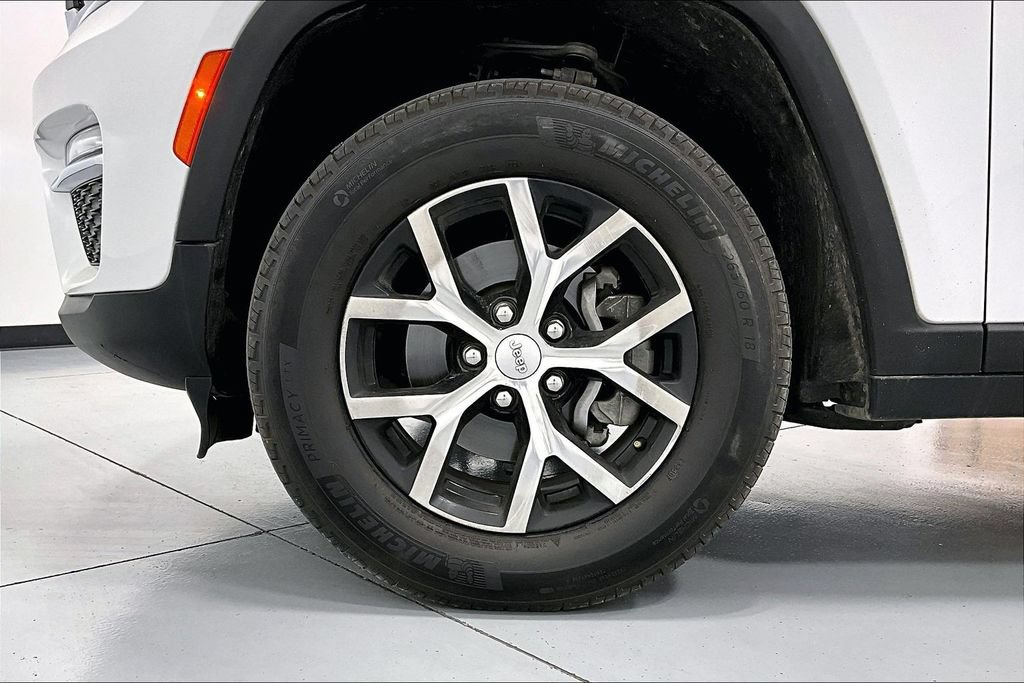 Used 2024 Jeep Grand Cherokee Limited RWD image 10