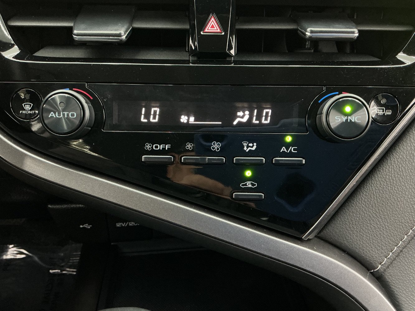 Used 2023 Toyota Camry SE w/ Convenience Package FWD image 35