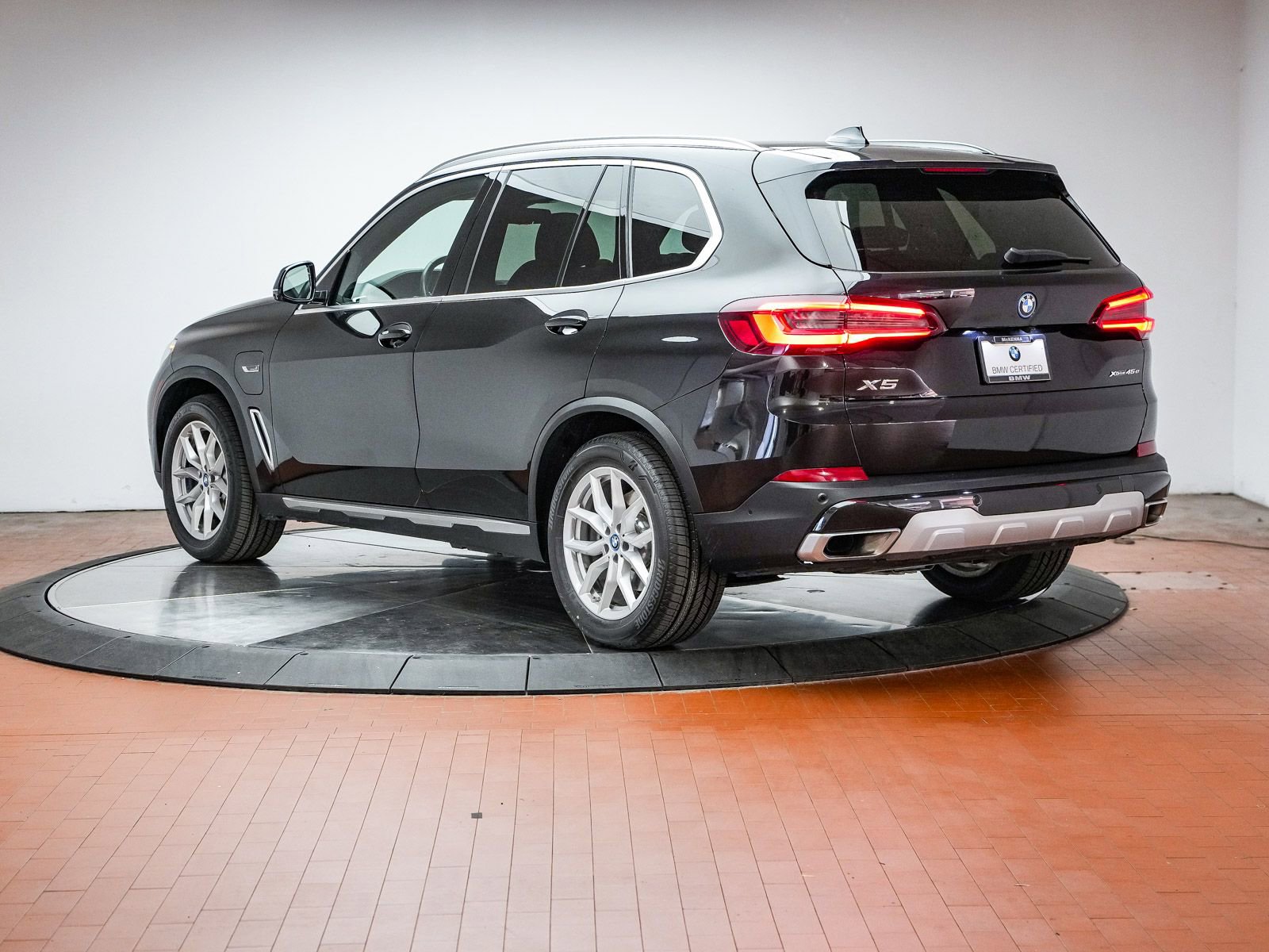 Certified 2023 BMW X5 xDrive45e w/ Climate Comfort Package image 3
