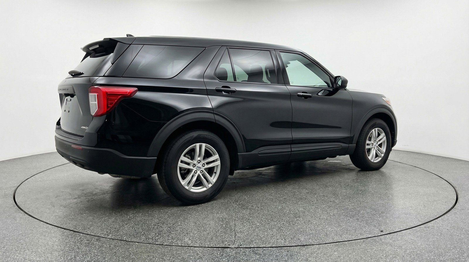 Used 2024 Ford Explorer XLT w/ Equipment Group 202A RWD image 9