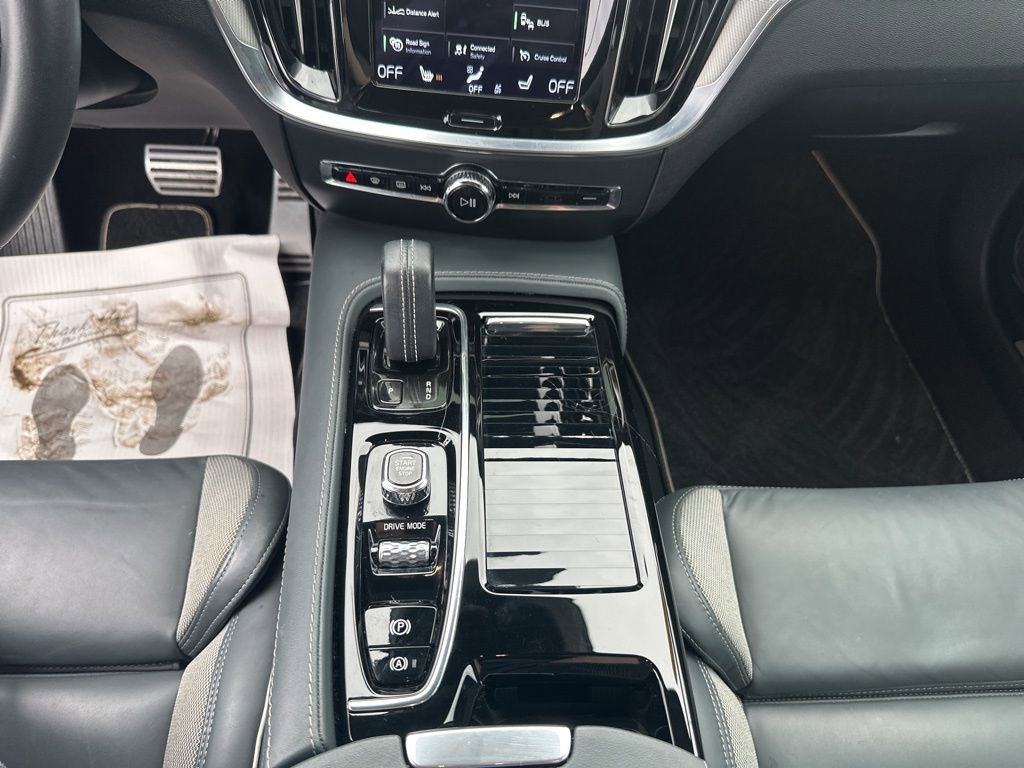 Used 2021 Volvo S60 T8 R-Design image 14