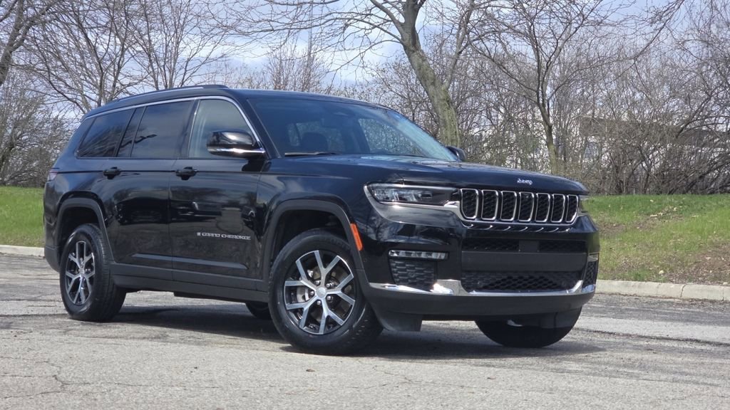 Used 2023 Jeep Grand Cherokee L Limited w/ Luxury Tech Group II image 2