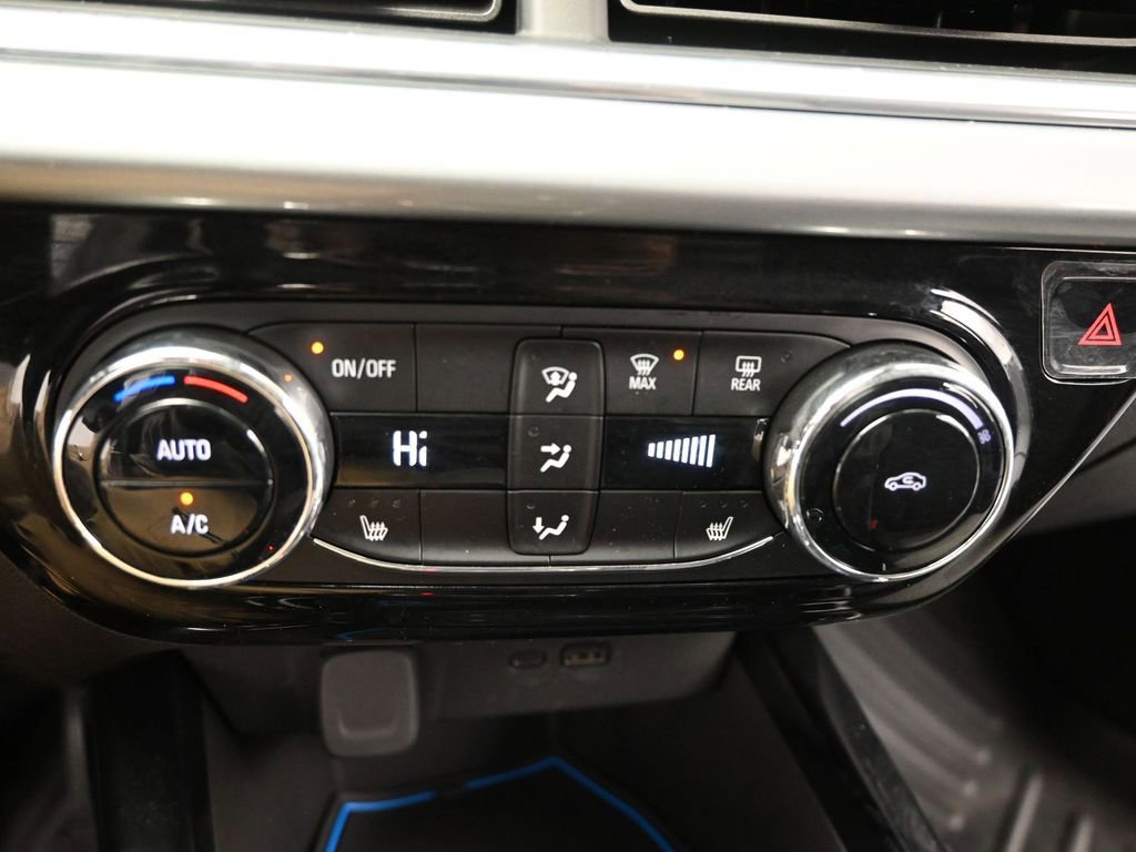 Used 2024 Chevrolet Trax LT w/ LT Convenience Package image 29