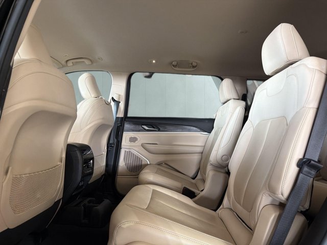 Used 2022 Jeep Grand Cherokee L Limited AWD/4WD image 11