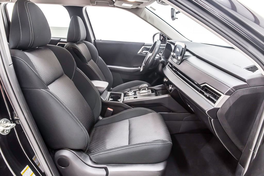 Used 2024 Mitsubishi Outlander ES image 30