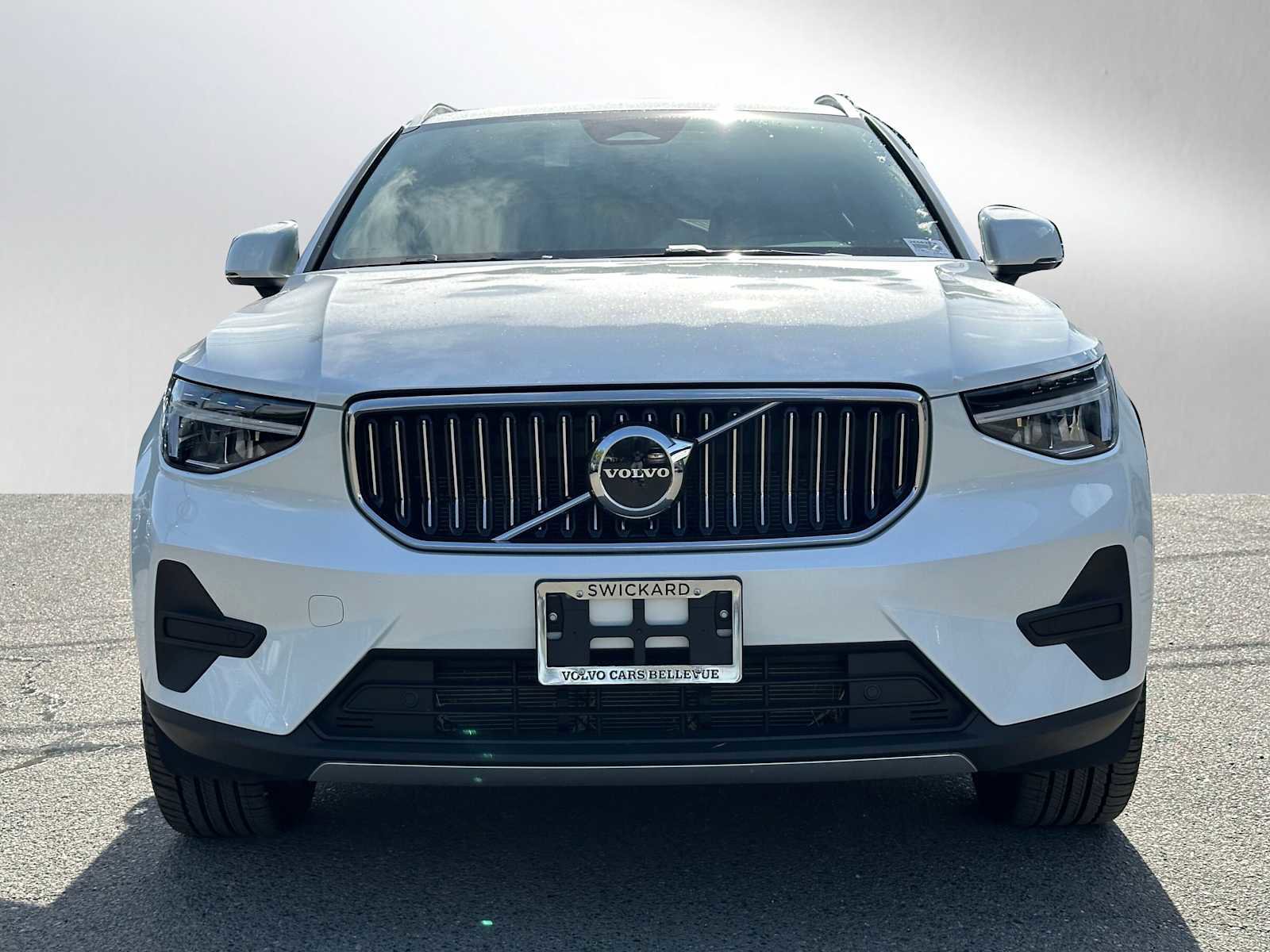 Used 2025 Volvo XC40 B5 Core w/ Protection Package Premier AWD/4WD image 8