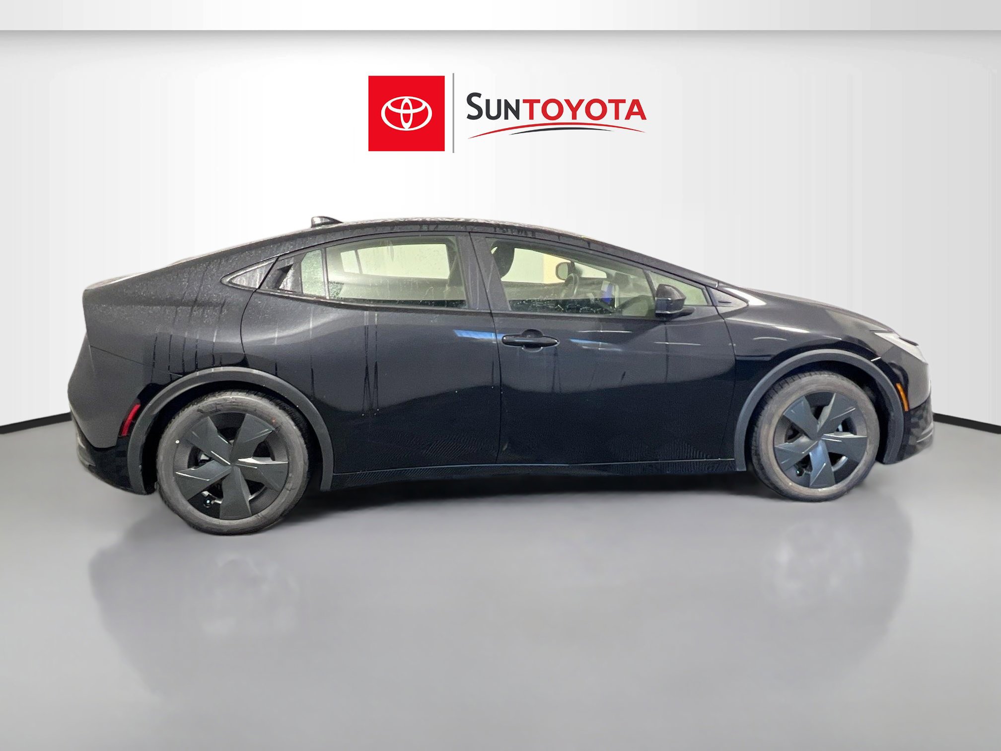 Used 2023 Toyota Prius LE image 2