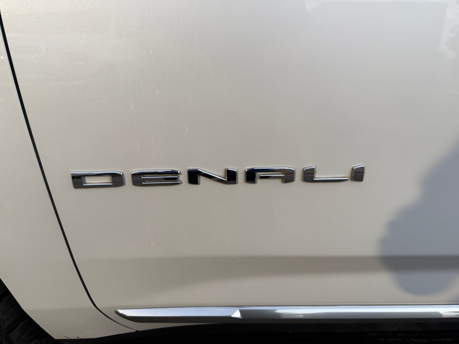 Used 2023 GMC Yukon XL Denali AWD/4WD image 12