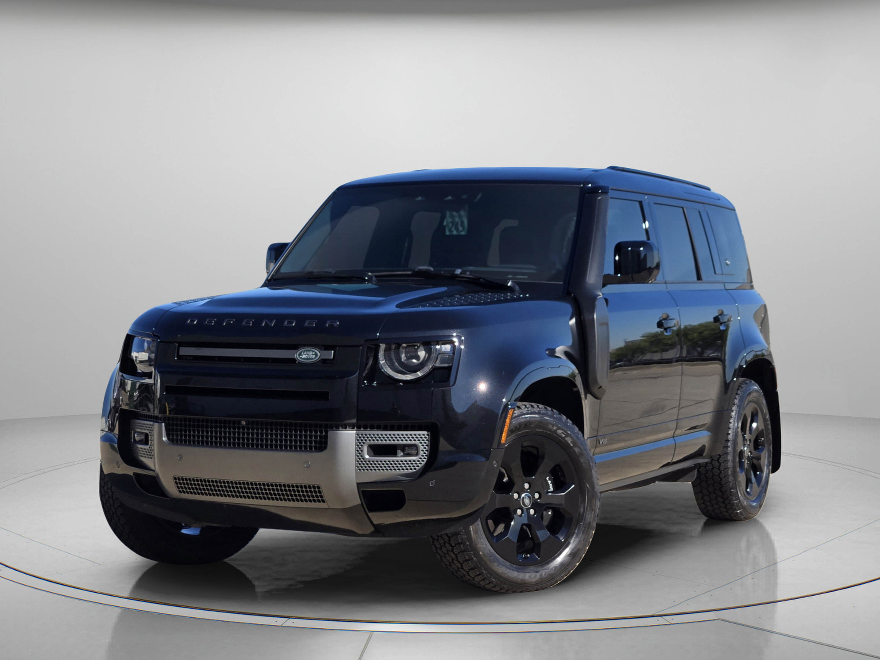 Certified 2024 Land Rover Defender 110 V8 AWD/4WD image 1
