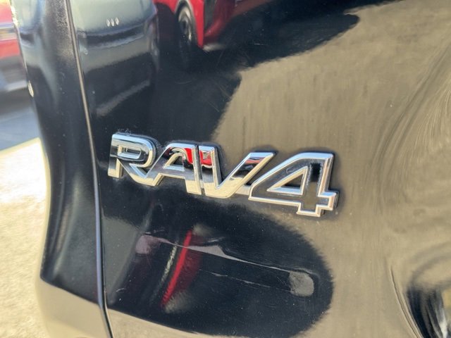 Used 2020 Toyota RAV4 XLE Premium image 13